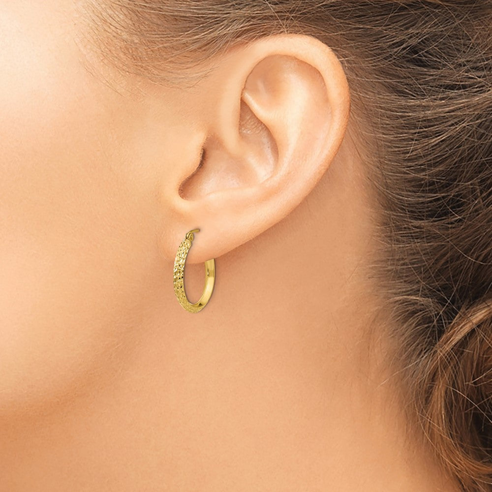 14K Yellow Gold Knife Edge Diamond-cut 2.5x20mm Hollow Hoop Earrings - Product Photo