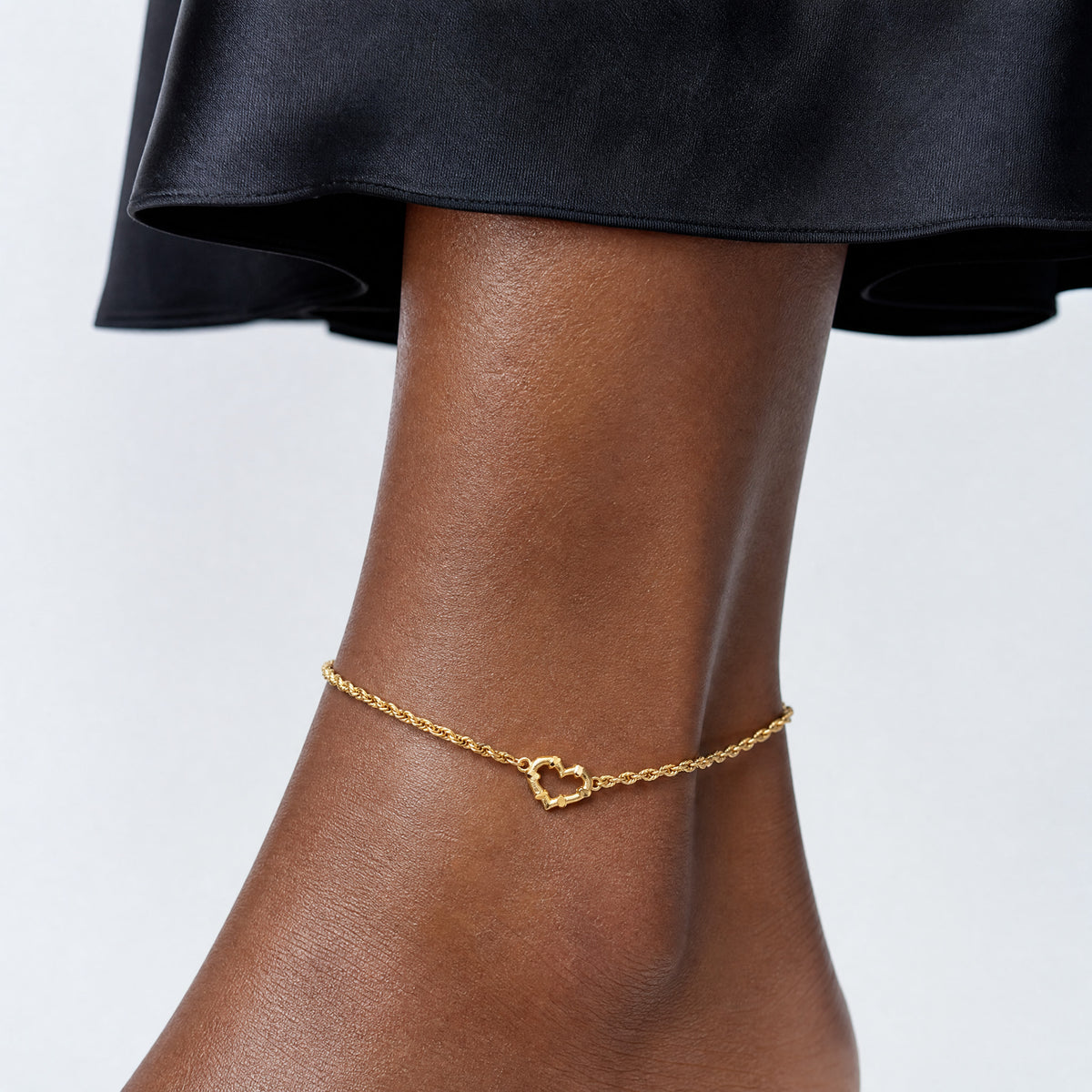 14k Diamond-cut Open Heart Rope 9inch Anklet - Model Shot