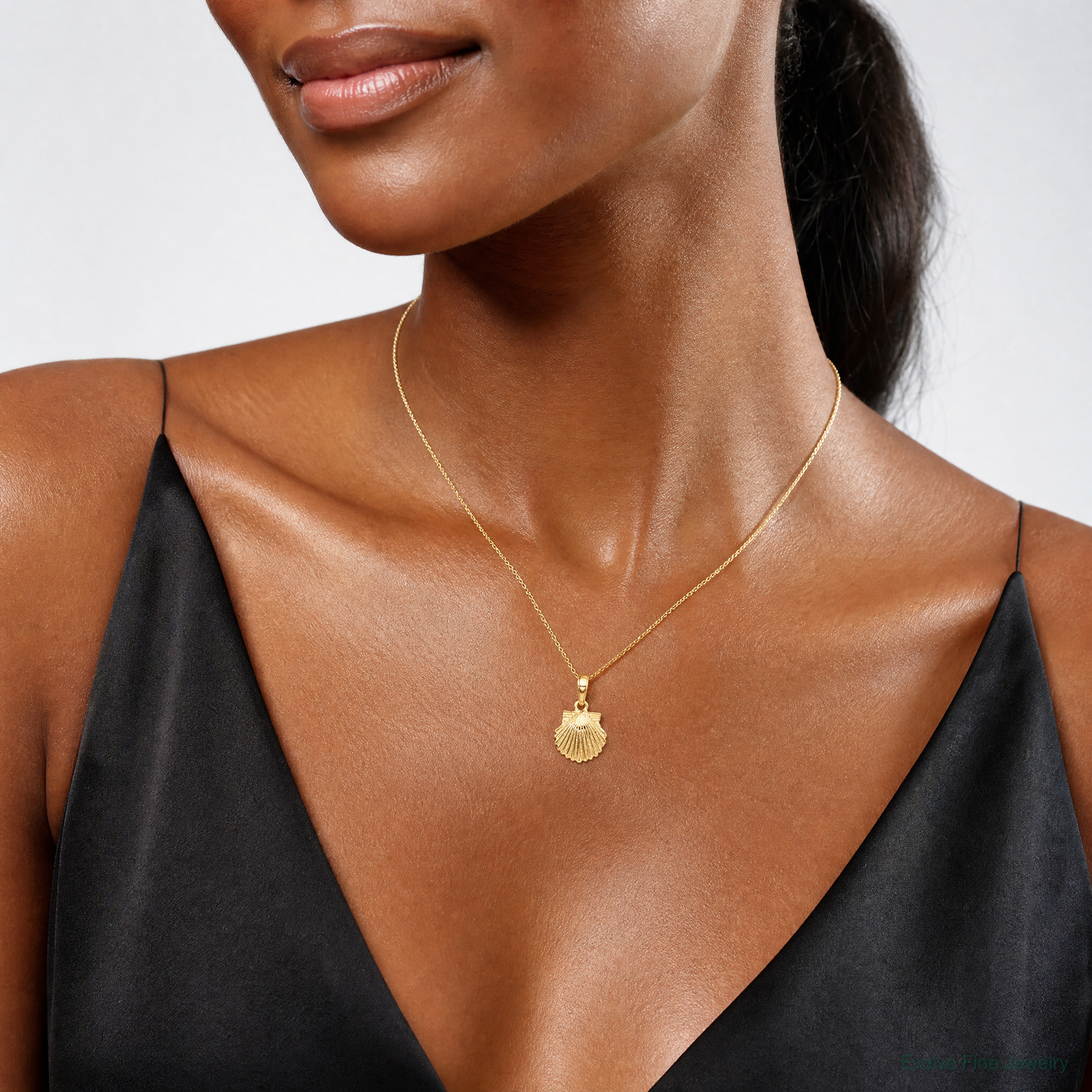 14k Scallop Shell Pendant - Model Shot