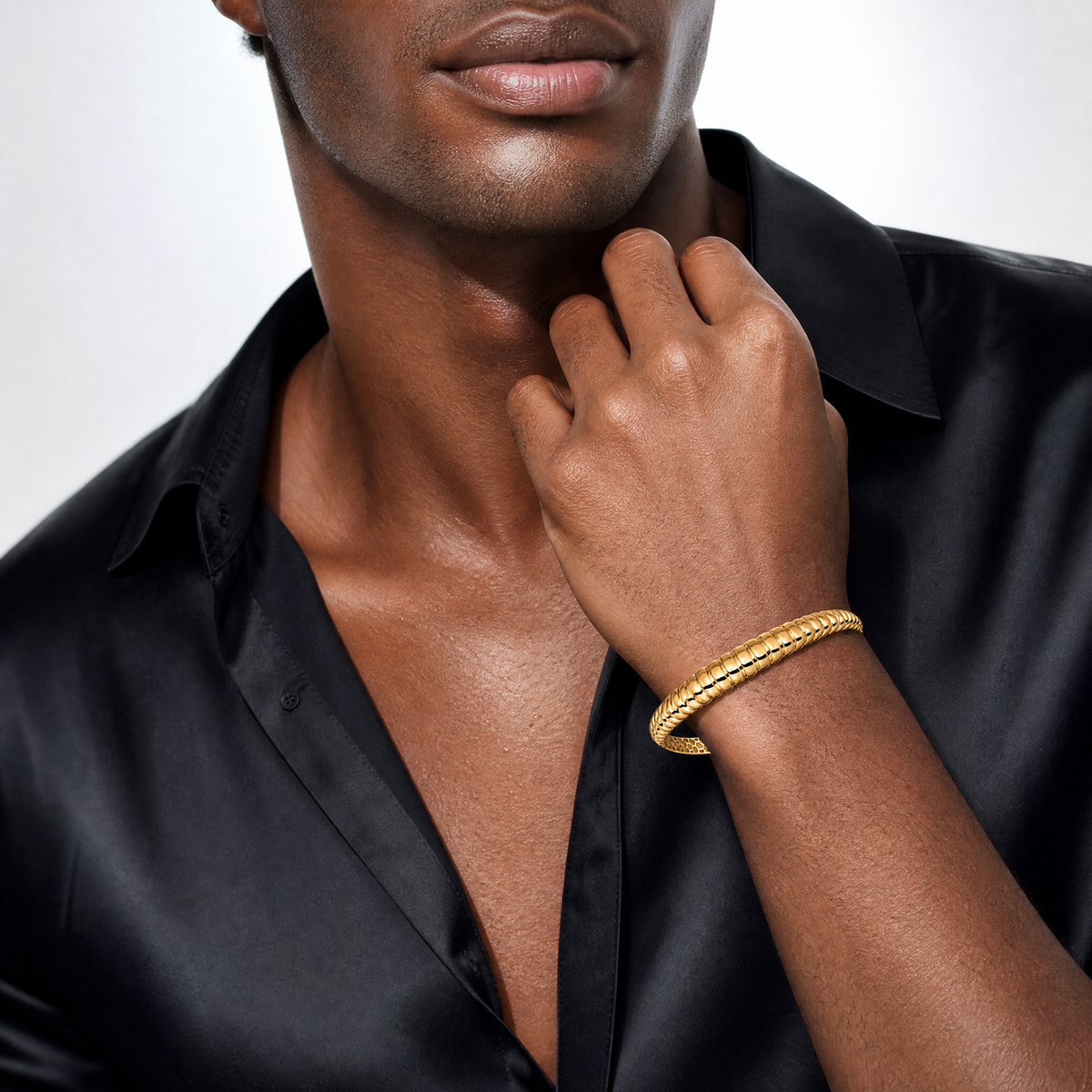 14K Polished and Textured Graduated Hinged Bangle - Model Shot