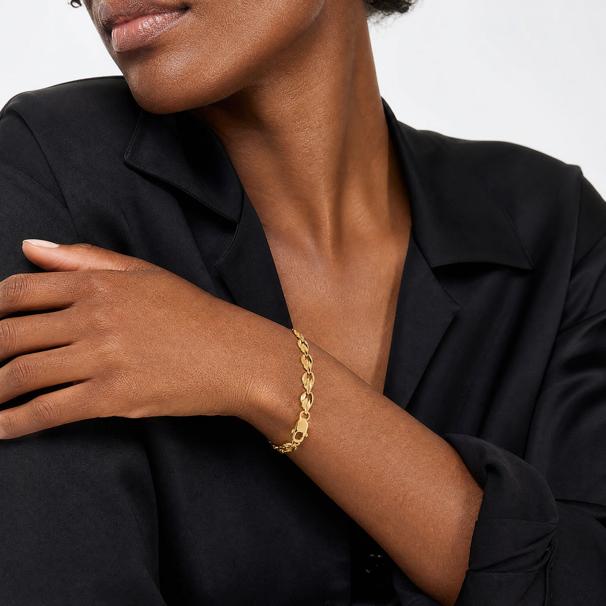 14k Polished Diamond-cut Leaf 7 inch Bracelet - Model Shot