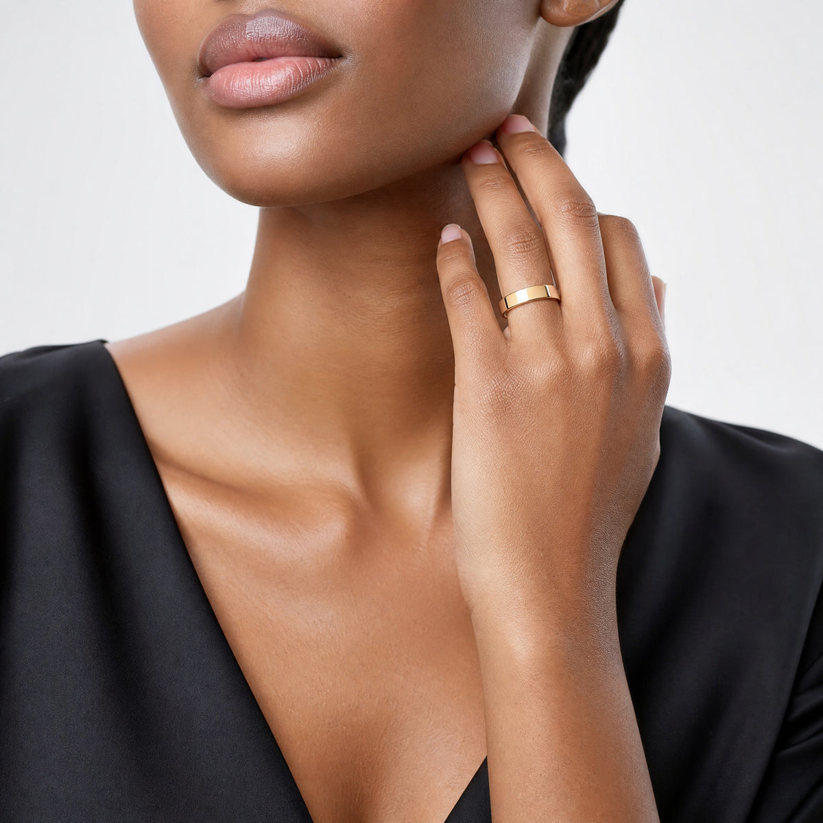 14KY 5mm LTW Flat Band Size 4 - Model Shot