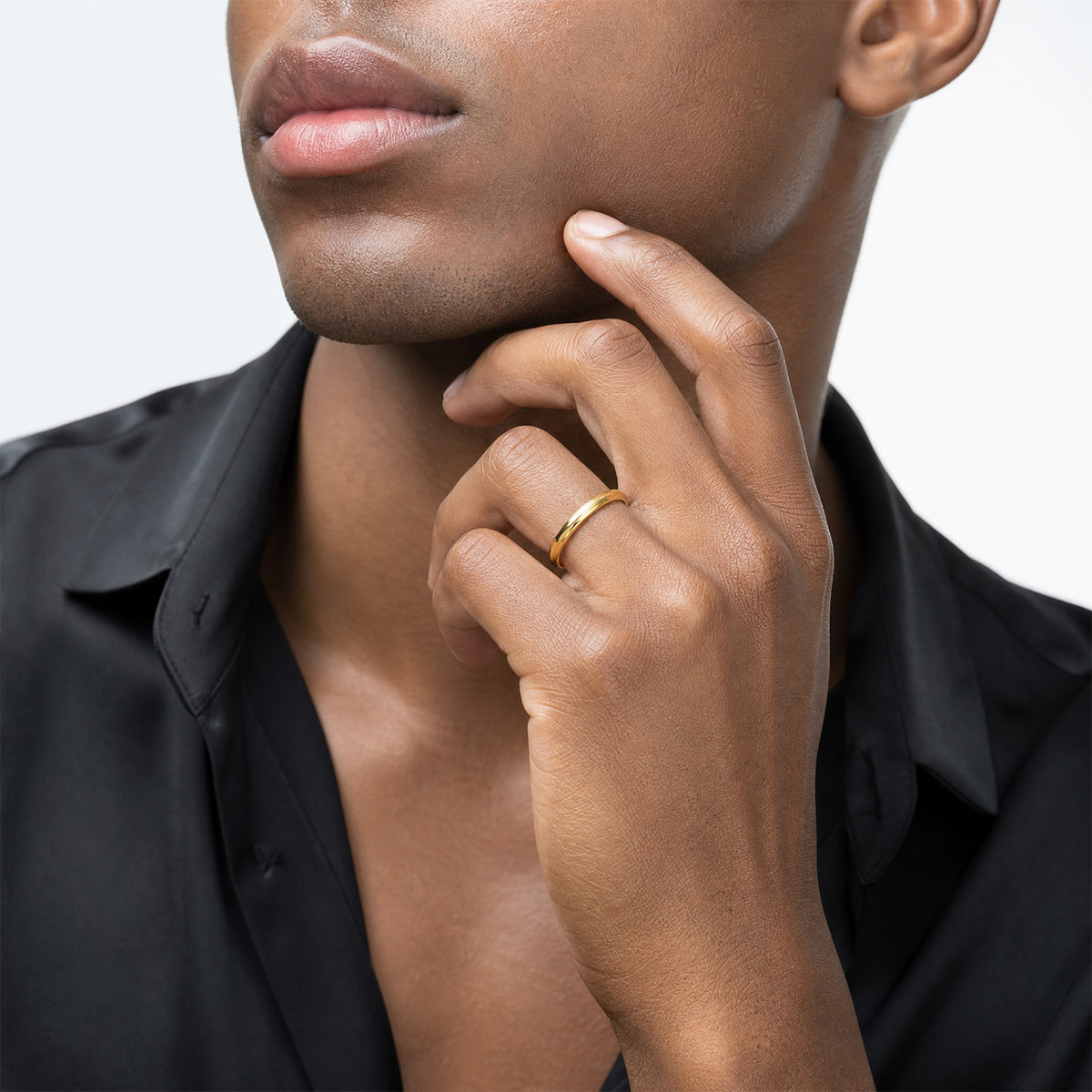 14KY 2.5mm Half Round with Edge Band Size 4 - Model Shot