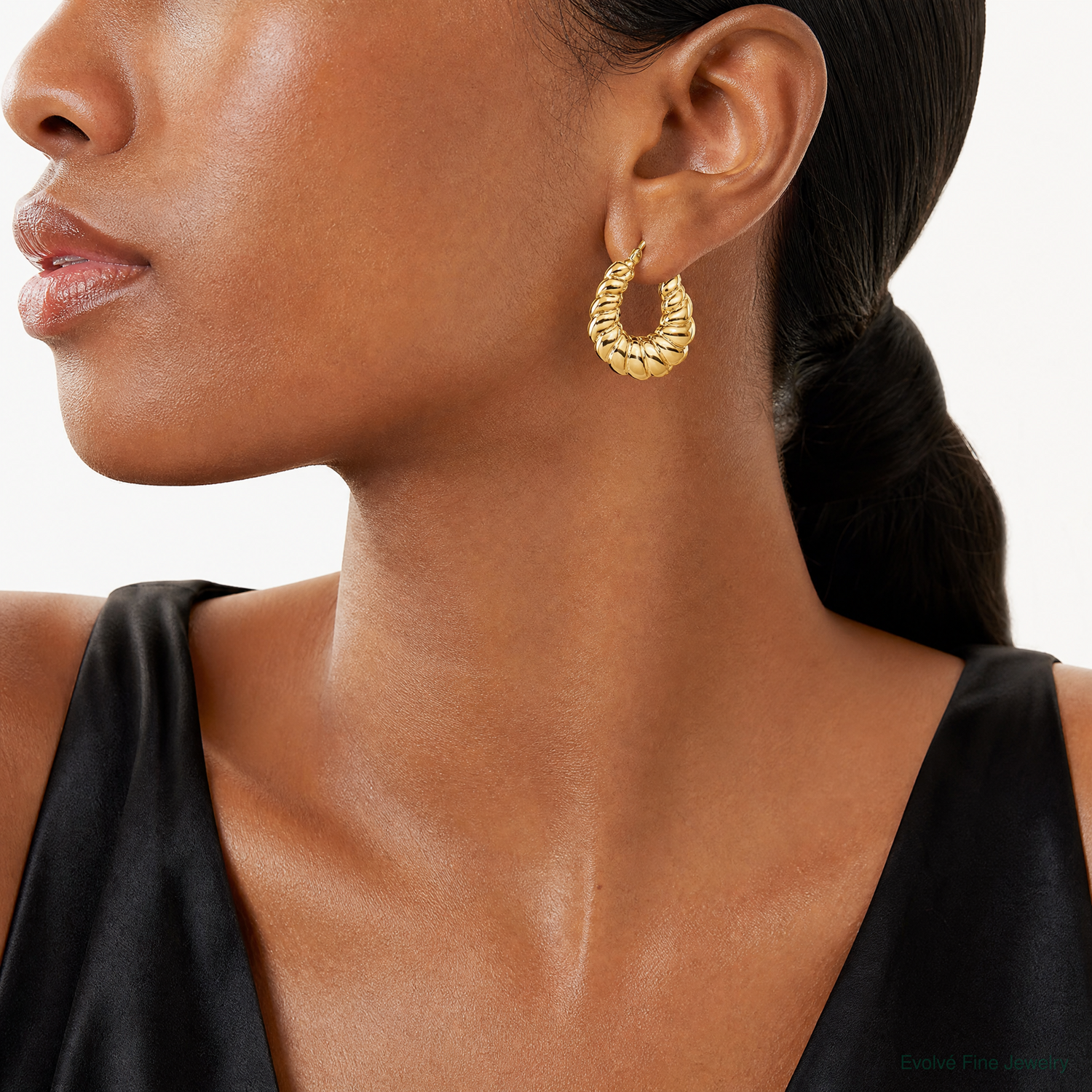 Leslie's 14K Polished Scallop Oval Hoop Earrings - Model Shot