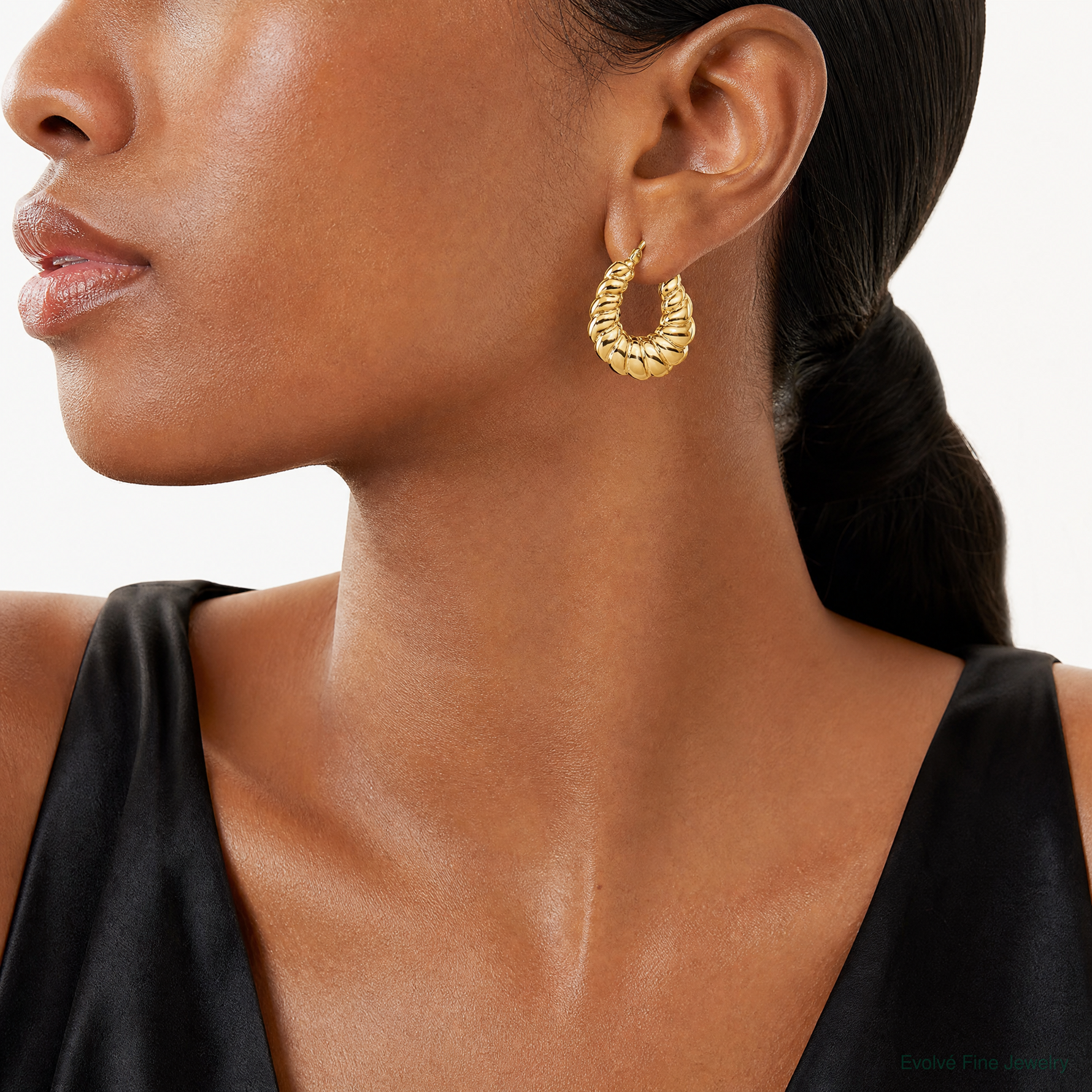 Leslie's 14K Polished Scallop Oval Hoop Earrings - Model Shot