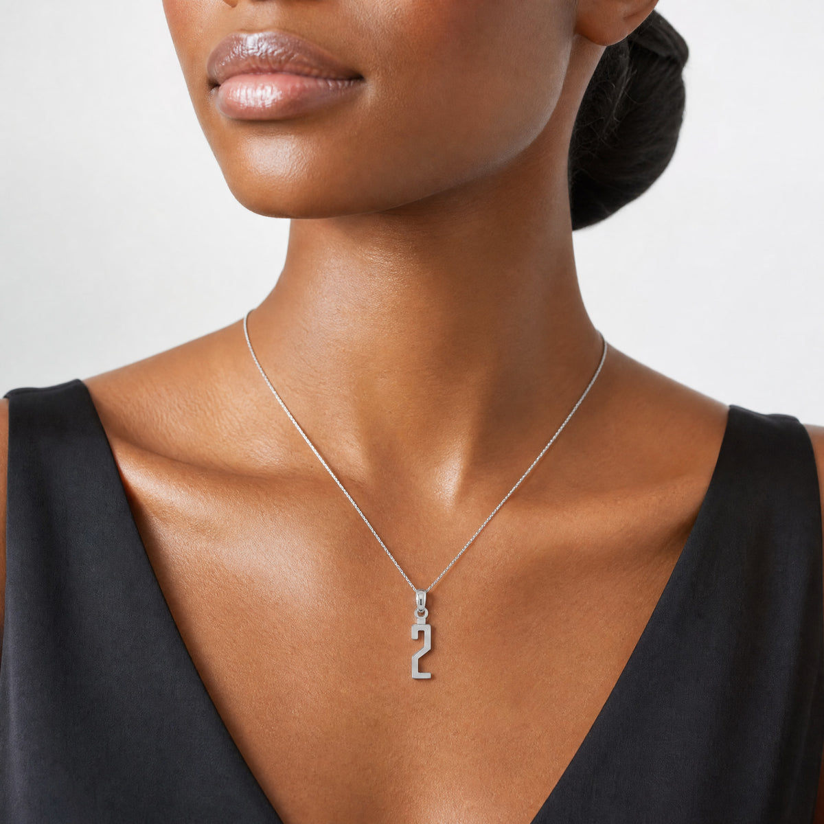 14kw Polished Number 2 Pendant - Model Shot
