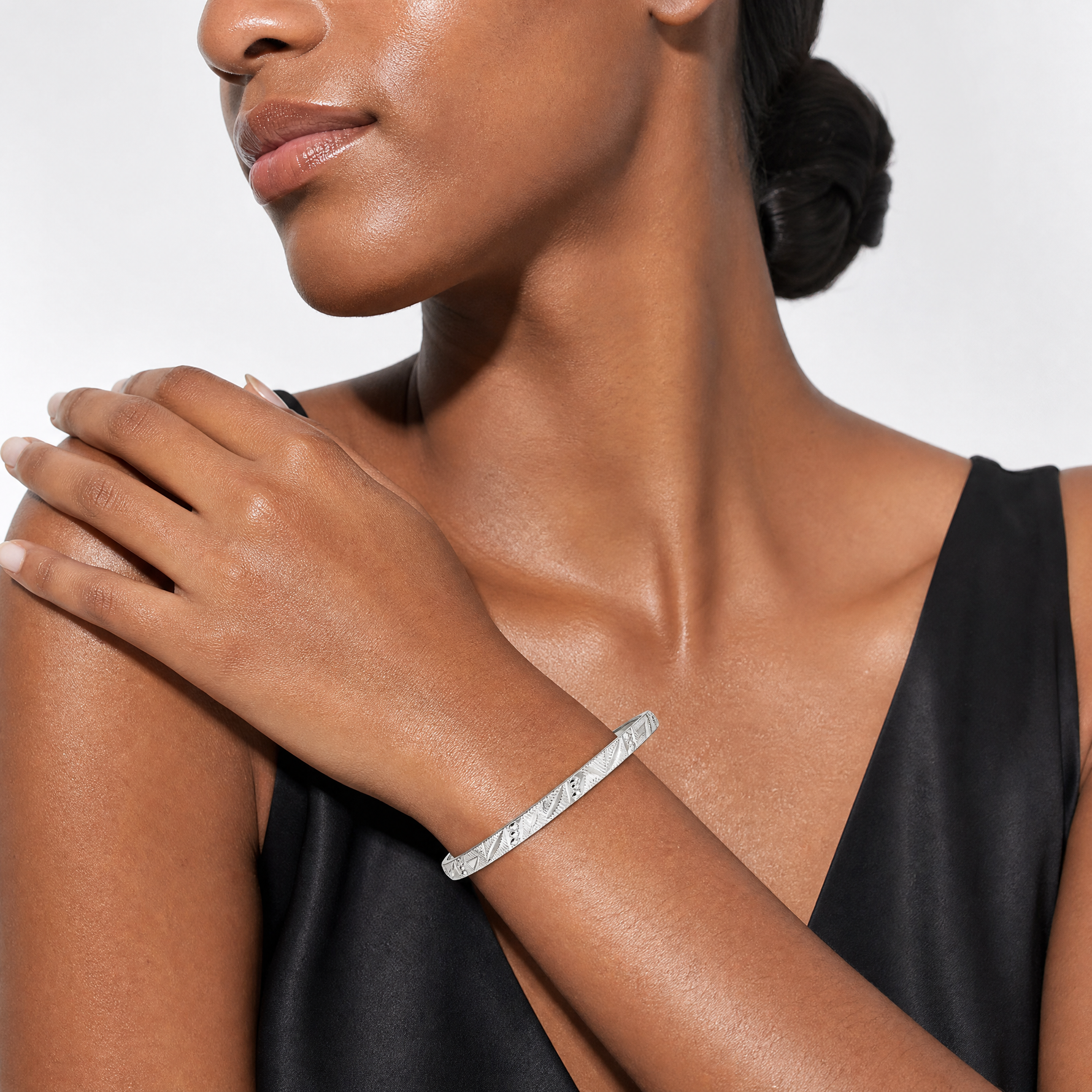 Sterling Silver 5mm Diamond Cut Slip-on Bangle - Model Shot
