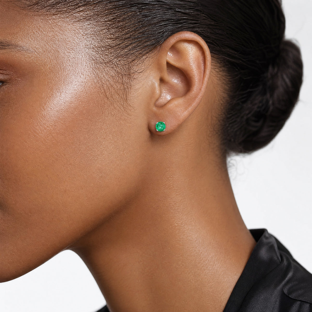14k White Gold 4mm Emerald Stud Earrings - Model Shot