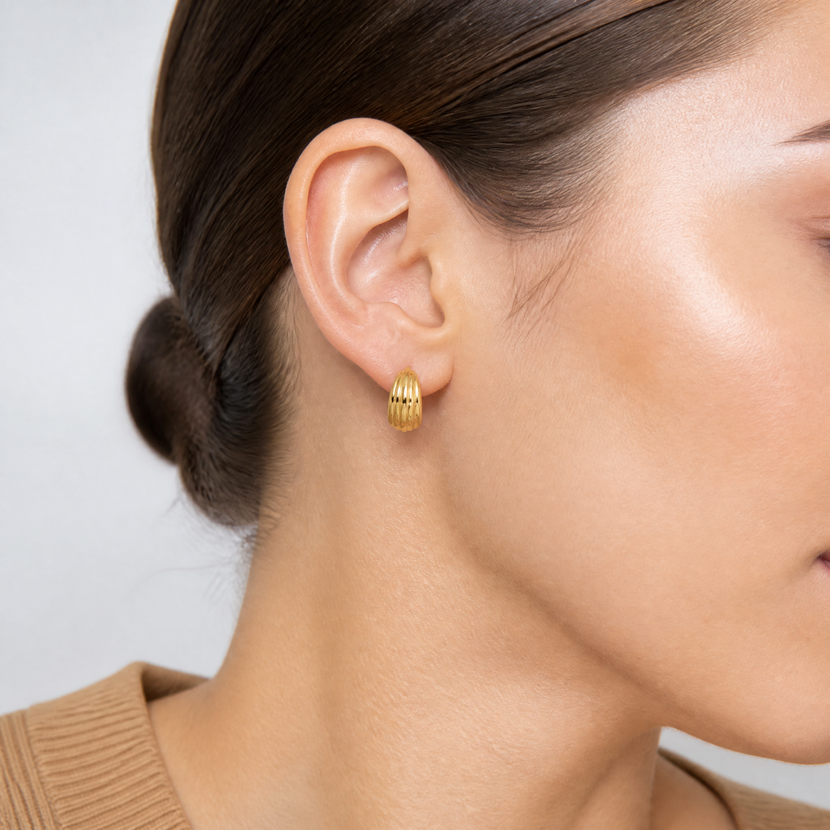Leslie's 14K Polished/Grooved Round Huggie Hoop Earrings - Model Shot