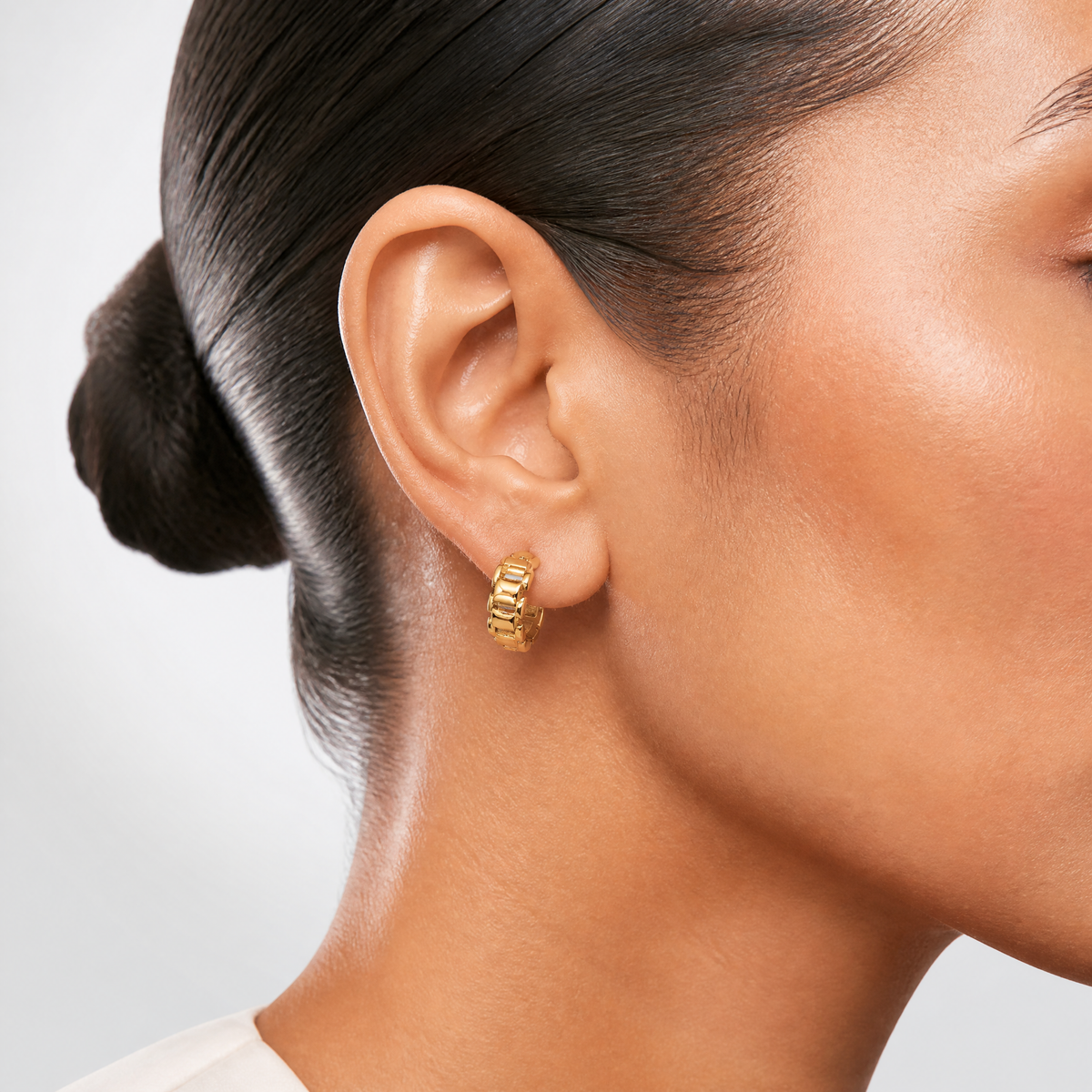 Leslie's 14K Polished Link Pattern Hinged Huggie Hoop Earrings - Model Shot