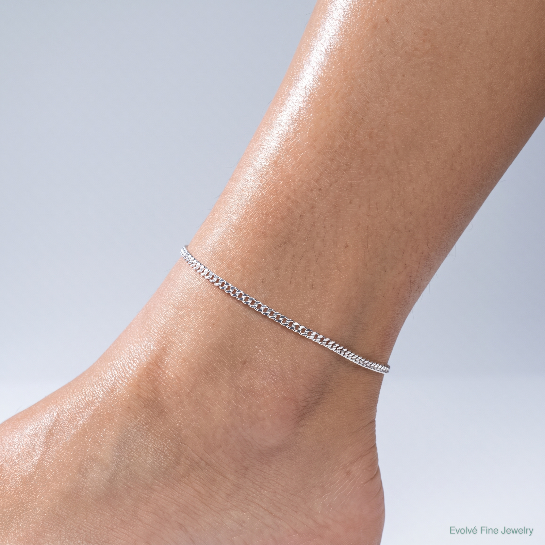 Sterling Silver Rhodium-plated 1.5mm Curb Chain - Model Shot