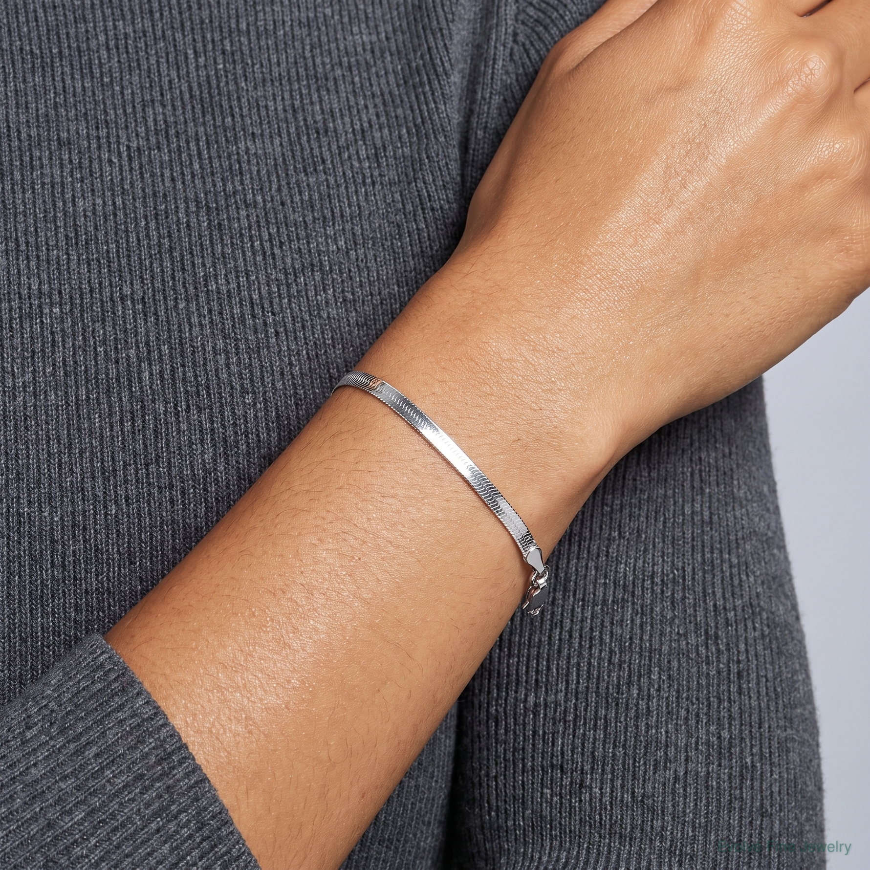 Sterling Silver Rhodium-plated 3mm Magic Herringbone Chain - Model Shot