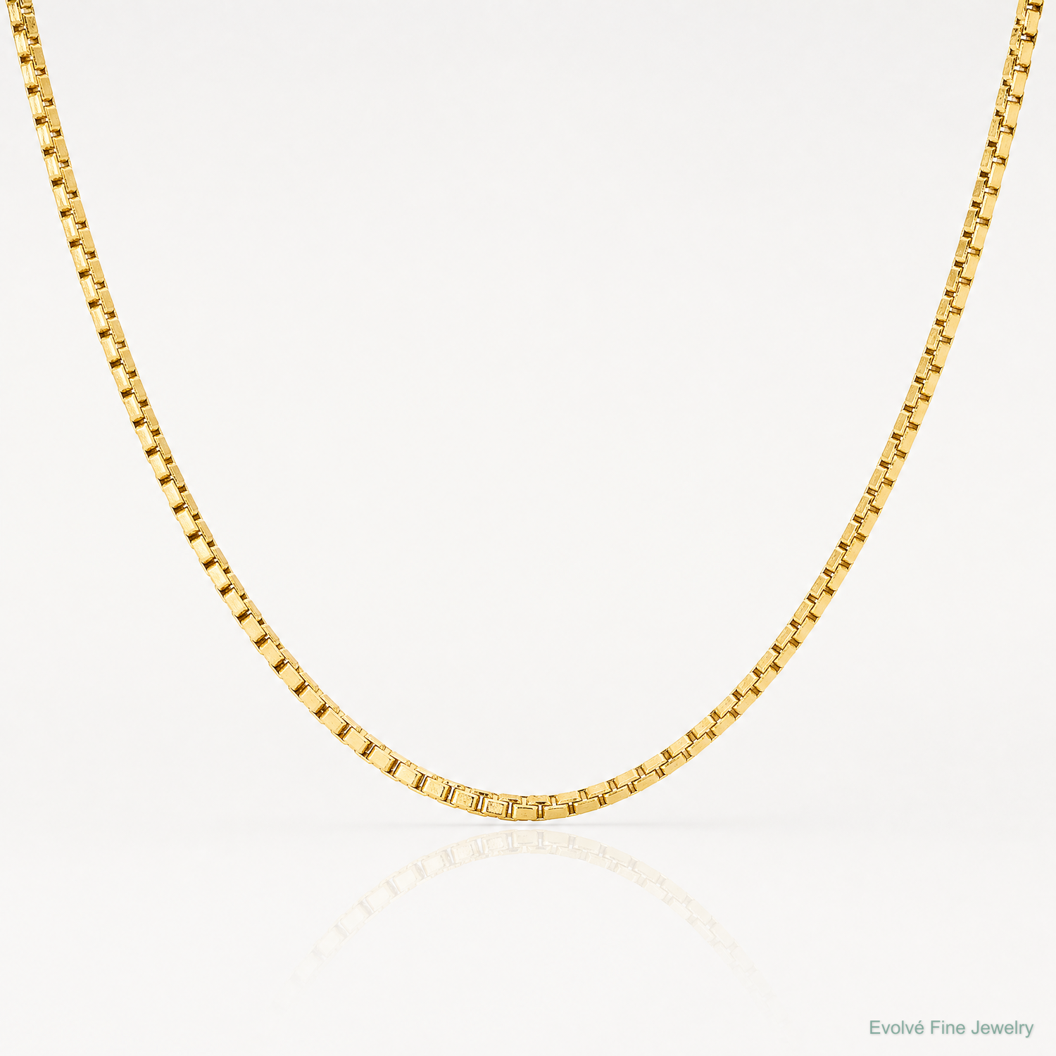14k 2.5mm Box Chain - Lifestyle View